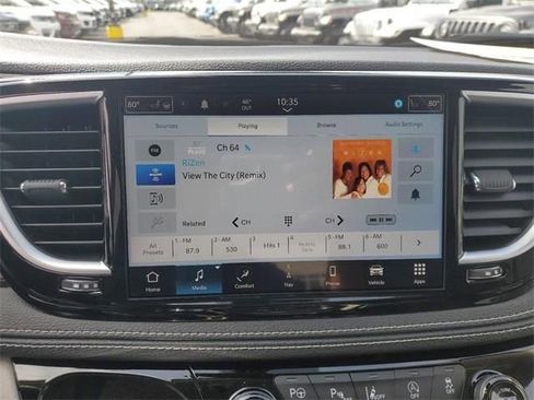 New 2023 Chrysler Pacifica Limited image 28