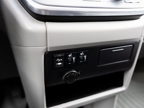 Used 2017 Toyota Sienna XLE image 19