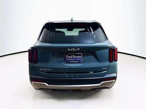 Used 2025 Kia Sorento EX image 9
