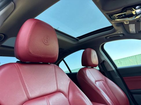 Used 2019 Alfa Romeo Giulia RWD image 15