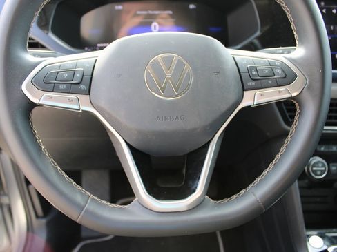 Used 2024 Volkswagen Taos SE image 10