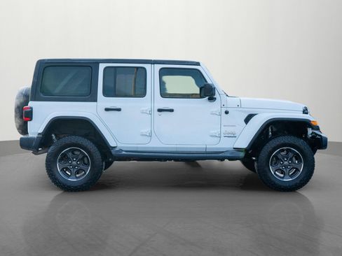 Used 2018 Jeep Wrangler Unlimited Sahara w/ Uconnect 4C Nav & Sound Group image 8