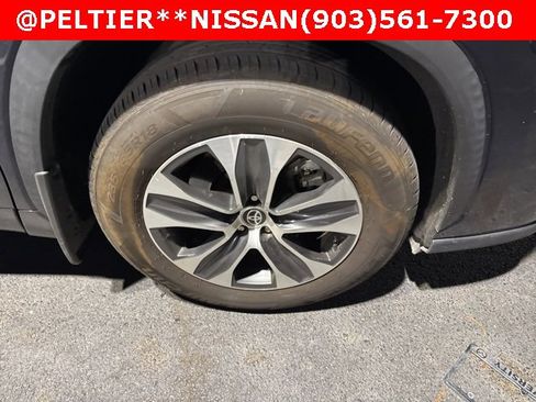 Used 2020 Toyota Highlander XLE image 9