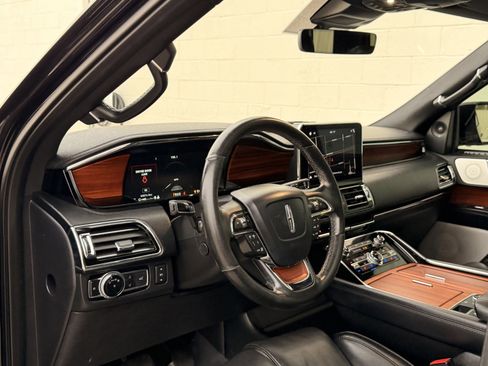 Used 2019 Lincoln Navigator Reserve image 12