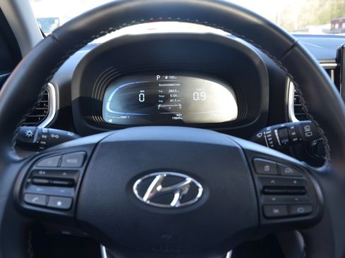 Used 2024 Hyundai Venue SEL image 9
