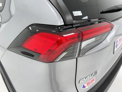Used 2022 Toyota RAV4 XLE FWD image 36