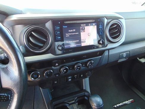 Used 2018 Toyota Tacoma TRD Sport AWD/4WD image 12