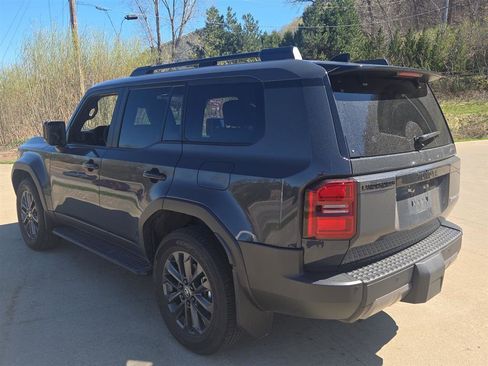 Used 2024 Toyota Land Cruiser image 7