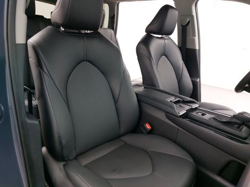 Used 2024 Toyota Grand Highlander AWD image 12