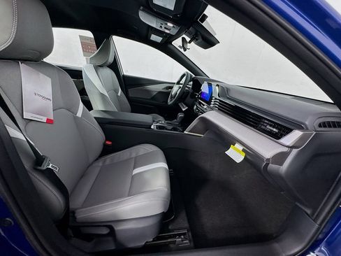 New 2026 Toyota Camry Hybrid FWD image 29