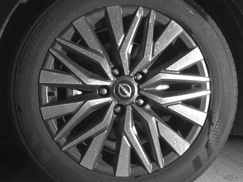 Used 2025 Nissan Altima 2.5 SV FWD image 11