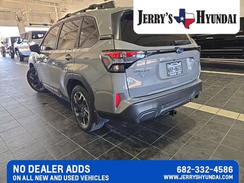 Used 2025 Subaru Forester Limited AWD/4WD image 7
