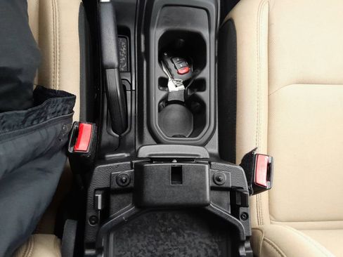 Used 2021 Jeep Wrangler Sport S image 26