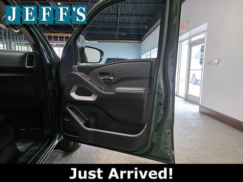 Used 2024 Nissan Frontier SL w/ Technology Package image 21