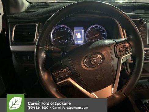 Used 2019 Toyota Highlander XLE image 10
