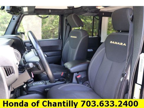 Used 2015 Jeep Wrangler Unlimited Sahara w/ Connectivity Group AWD/4WD image 18