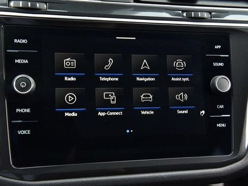 Used 2023 Volkswagen Tiguan SE w/ Panoramic Sunroof Package FWD image 13