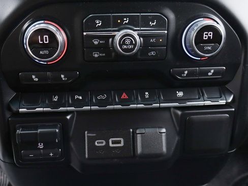 Used 2022 Chevrolet Silverado 2500 LT w/ Convenience Package image 38