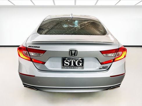 Used 2018 Honda Accord Sport image 5