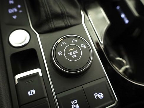 Used 2020 Volkswagen Atlas Cross Sport SEL Premium image 22