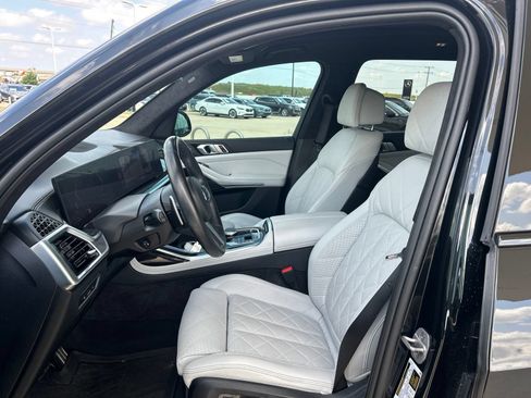 Used 2024 BMW X7 xDrive40i w/ M Sport Package AWD/4WD image 3