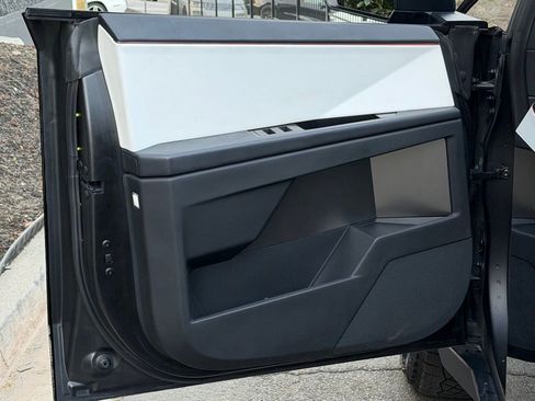 Used 2024 Tesla Cybertruck AWD Crew Cab image 28