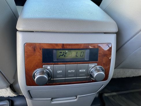Used 2013 Toyota Highlander Limited AWD/4WD image 35