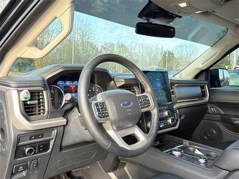 Used 2024 Ford Expedition XLT image 7