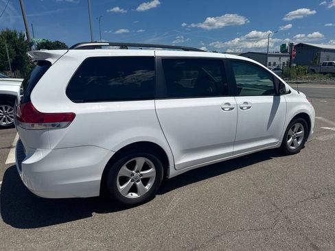 Used 2011 Toyota Sienna LE FWD image 7