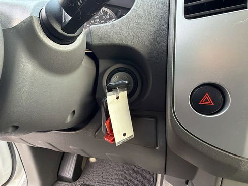 Used 2018 Nissan Frontier SV image 17