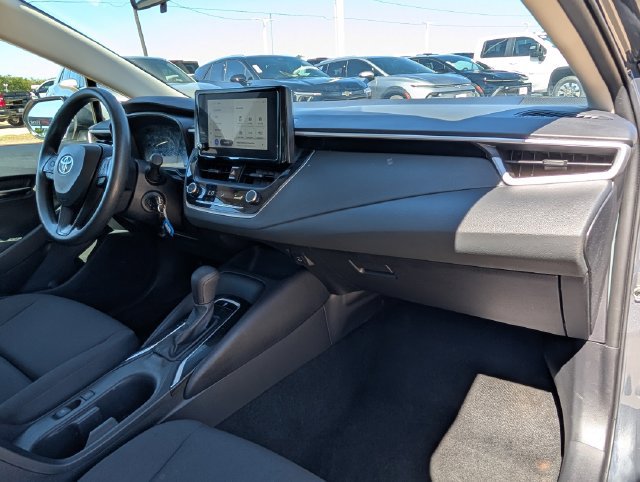Used 2025 Toyota Corolla LE FWD image 33