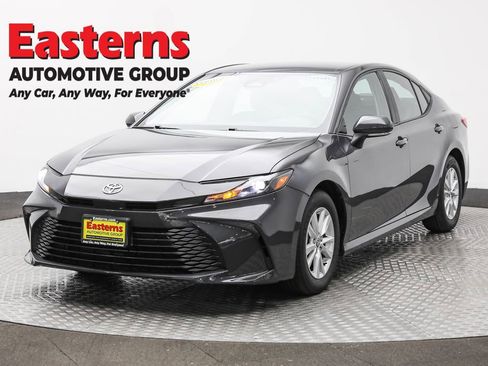 Used 2025 Toyota Camry LE FWD image 1
