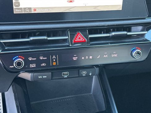 Used 2023 Kia Niro EX Touring image 24