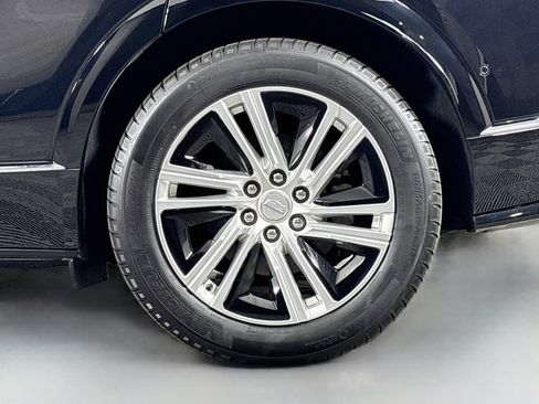 Used 2024 Cadillac Lyriq Tech w/ Driver Assist Package AWD/4WD image 32