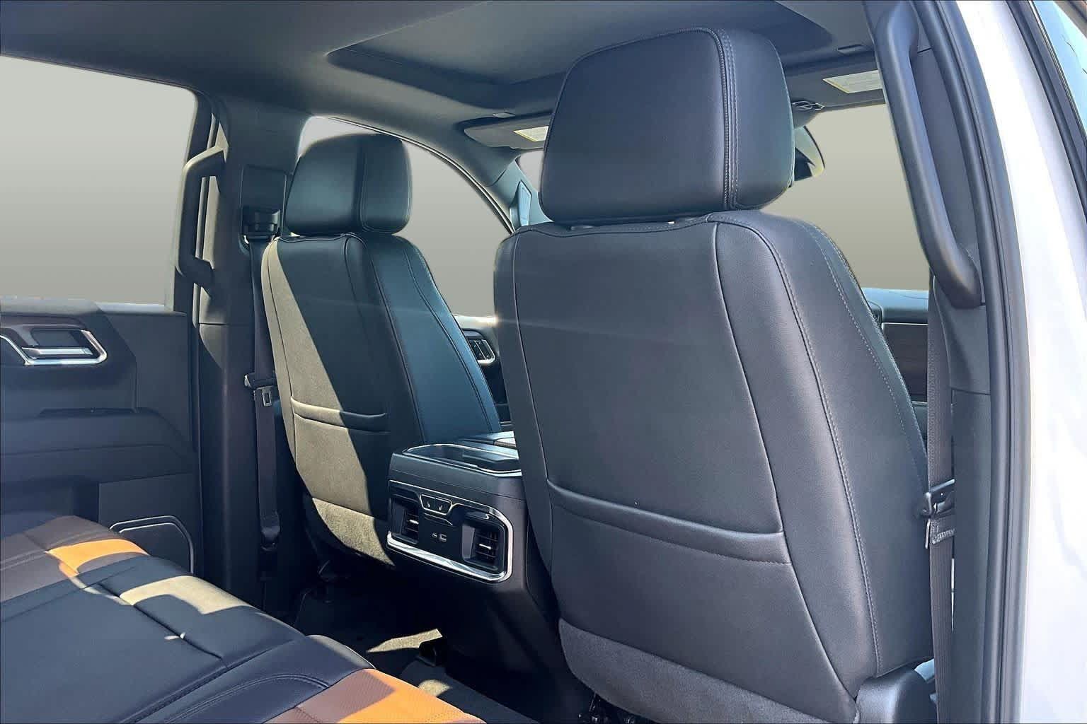 Used 2023 Chevrolet Silverado 1500 High Country w/ High Country Premium Package AWD/4WD image 20