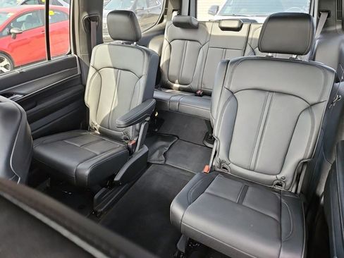 Used 2025 Jeep Wagoneer Series III w/ Premium Group I AWD/4WD image 10