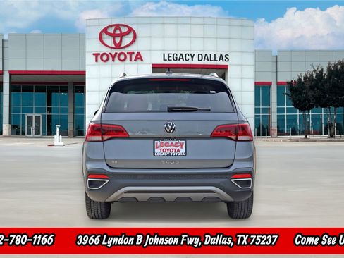 Used 2024 Volkswagen Taos SE image 9
