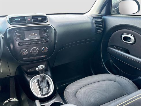 Used 2016 Kia Soul + image 24