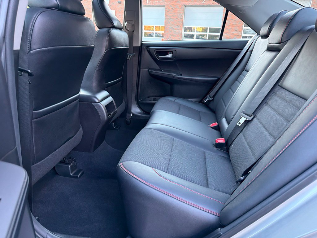 Used 2017 Toyota Camry SE w/ Moonroof Package FWD image 27