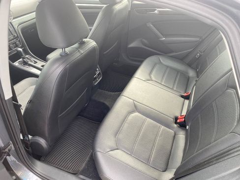 Used 2017 Volkswagen Passat 1.8T SE FWD image 16