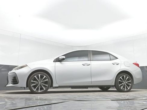 Used 2018 Toyota Corolla SE FWD image 30