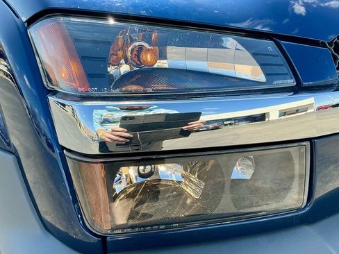 Used 2002 Chevrolet Avalanche 4x4 w/ Off-Road Suspension Pkg image 8