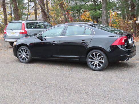 Used 2018 Volvo S60 T5 Inscription image 3