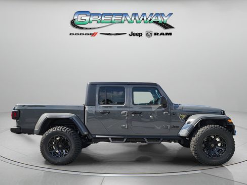 Used 2023 Jeep Gladiator Sport AWD/4WD image 4
