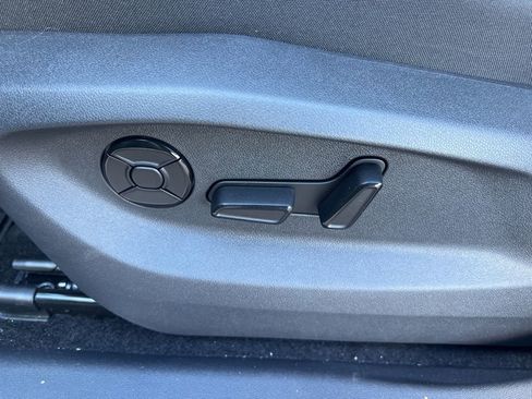 New 2026 Volkswagen Tiguan SE image 17