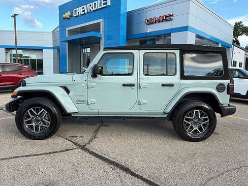 Used 2024 Jeep Wrangler Unlimited Sahara AWD/4WD image 3