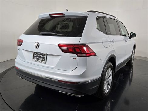 Used 2018 Volkswagen Tiguan SE w/ Panoramic Sunroof Package image 6