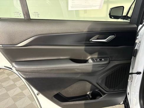 Certified 2023 Jeep Grand Cherokee L Laredo image 19