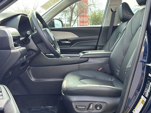 Used 2025 Toyota Grand Highlander FWD image 26