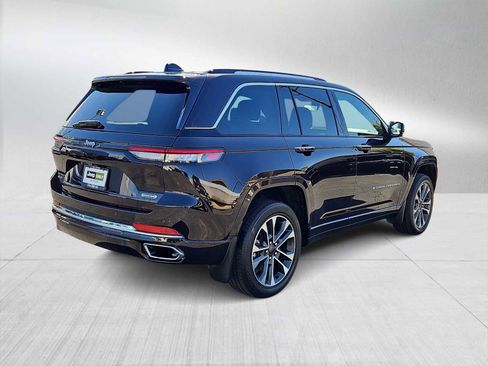 Used 2022 Jeep Grand Cherokee Overland w/ MOPAR Finishing Package image 8